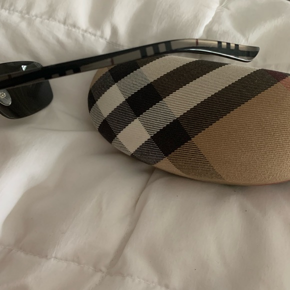Burberry Rimless Sunglasses with case - Picture 2 of 14